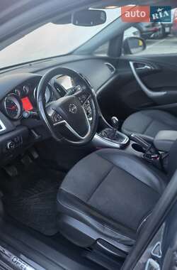 Універсал Opel Astra 2013 в 