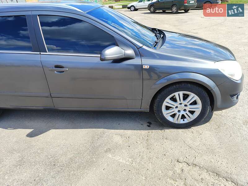 Универсал Opel Astra 2008 в Полтаве