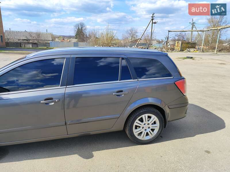 Универсал Opel Astra 2008 в Полтаве