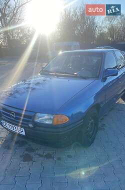 Хэтчбек Opel Astra 1992 в 