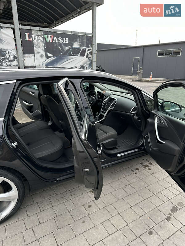 Універсал Opel Astra 2010 в Кам'янці-Бузькій