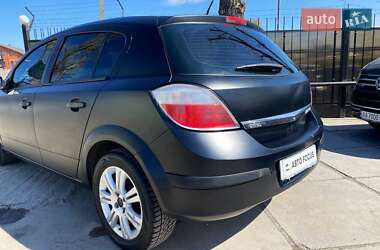 Хэтчбек Opel Astra 2005 в 