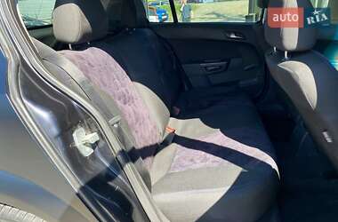 Хэтчбек Opel Astra 2005 в 