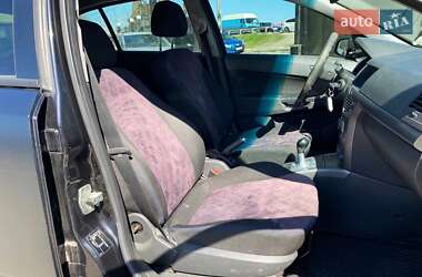 Хэтчбек Opel Astra 2005 в 