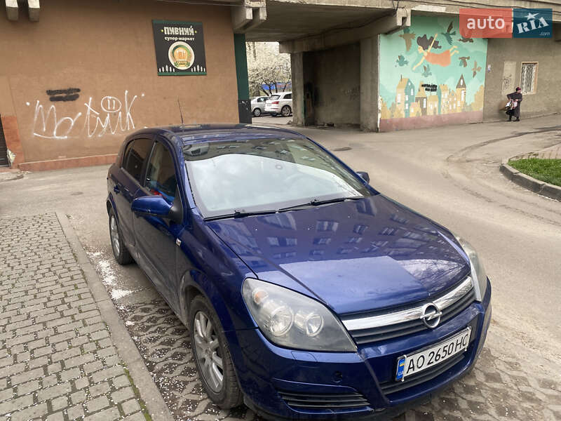 Хэтчбек Opel Astra 2004 в 