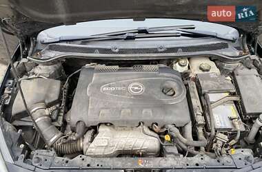 Универсал Opel Astra 2013 в 