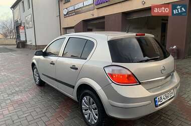 Хэтчбек Opel Astra 2007 в 