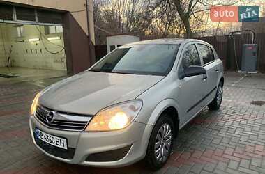 Хэтчбек Opel Astra 2007 в 