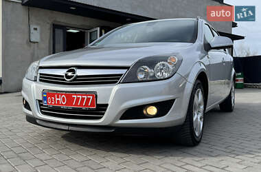 Универсал Opel Astra 2010 в 