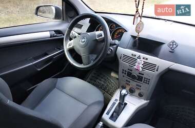 Хэтчбек Opel Astra 2008 в 