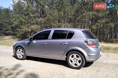 Хэтчбек Opel Astra 2008 в 