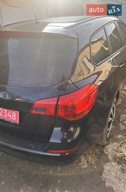 Универсал Opel Astra 2011 в 