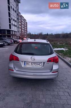 Універсал Opel Astra 2013 в 