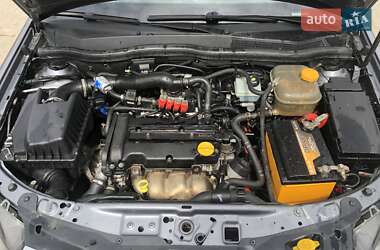 Хэтчбек Opel Astra 2006 в 
