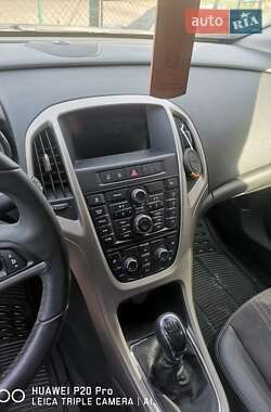 Универсал Opel Astra 2012 в 