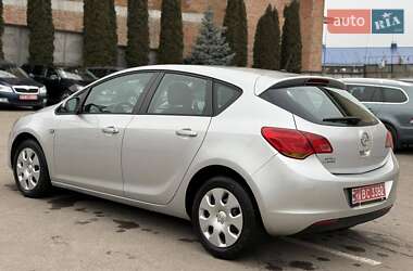 Хэтчбек Opel Astra 2011 в Ровно