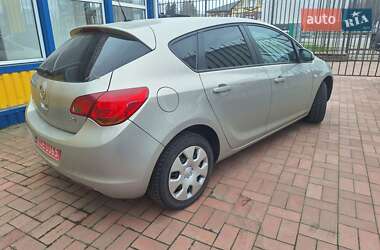 Хэтчбек Opel Astra 2010 в 
