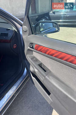 Хэтчбек Opel Astra 2005 в 
