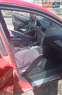 Хэтчбек Opel Astra 2013 в 