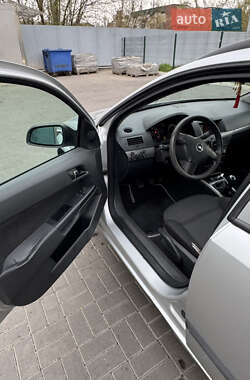 Универсал Opel Astra 2005 в 