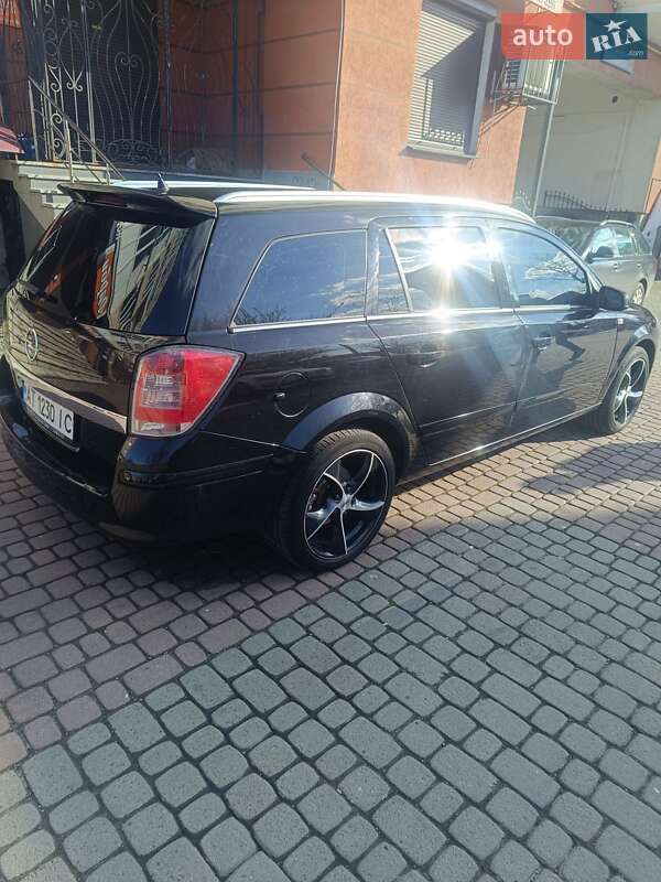 Универсал Opel Astra 2008 в Ивано-Франковске