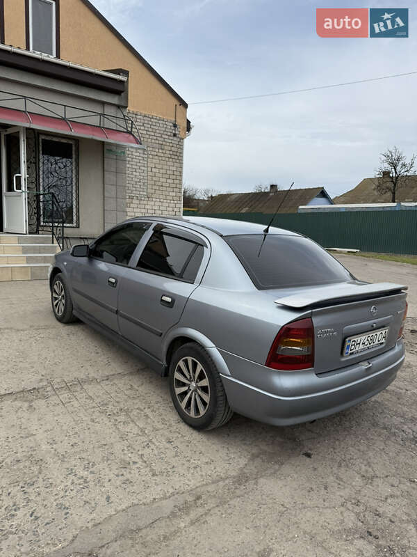 Седан Opel Astra 2006 в 