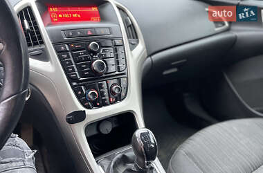 Универсал Opel Astra 2011 в 