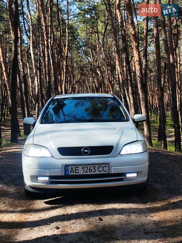 Хетчбек Opel Astra 2003 в 