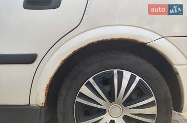 Хетчбек Opel Astra 2003 в 