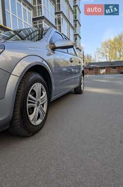Универсал Opel Astra 2005 в 