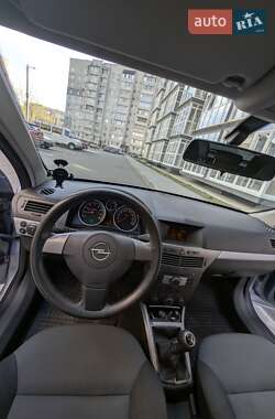 Универсал Opel Astra 2005 в 