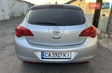 Хэтчбек Opel Astra 2010 в 