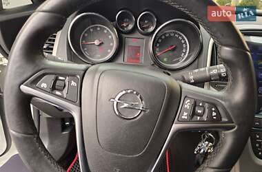 Универсал Opel Astra 2012 в 