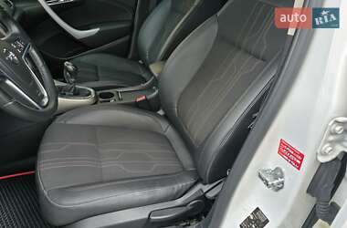 Универсал Opel Astra 2012 в 