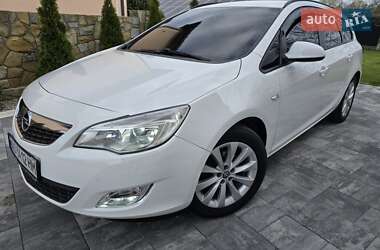 Универсал Opel Astra 2012 в 