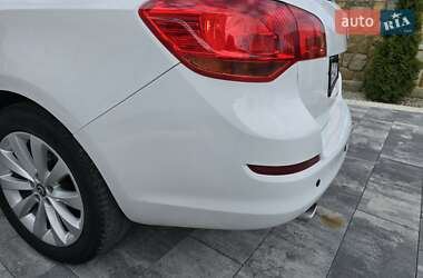Универсал Opel Astra 2012 в 