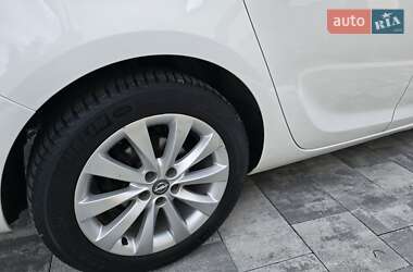 Универсал Opel Astra 2012 в 