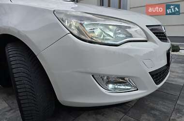 Универсал Opel Astra 2012 в 