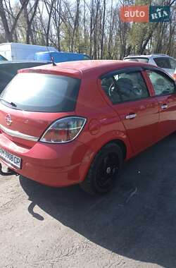Хэтчбек Opel Astra 2013 в 