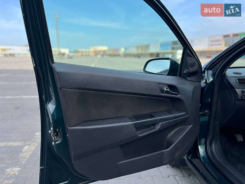 Универсал Opel Astra 2005 в Черновцах