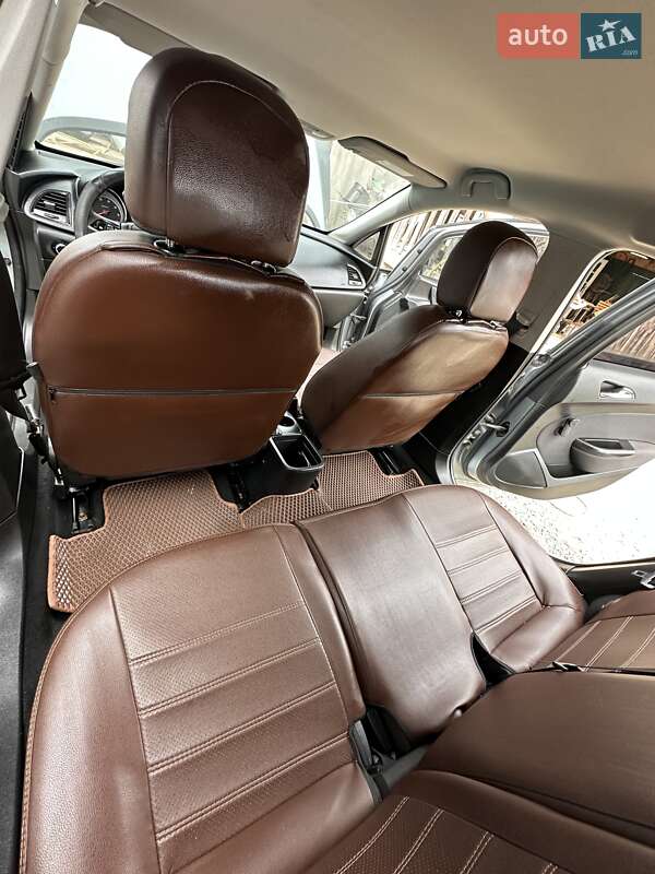 Універсал Opel Astra 2012 в Косові