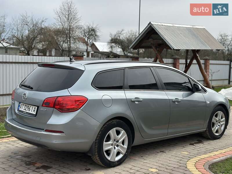 Універсал Opel Astra 2012 в Косові