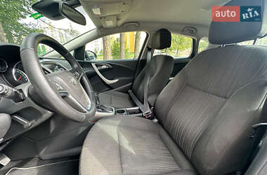 Хетчбек Opel Astra 2010 в 
