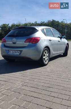 Хэтчбек Opel Astra 2011 в 