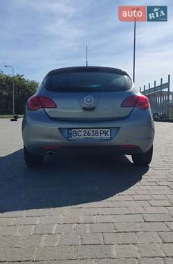 Хэтчбек Opel Astra 2011 в 