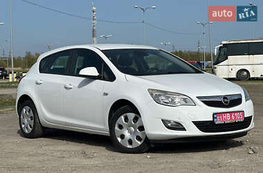 Хэтчбек Opel Astra 2011 в 