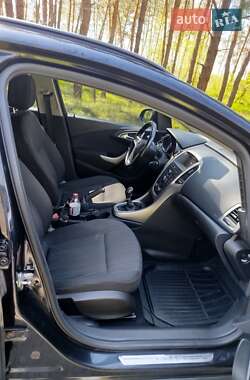 Универсал Opel Astra 2011 в 
