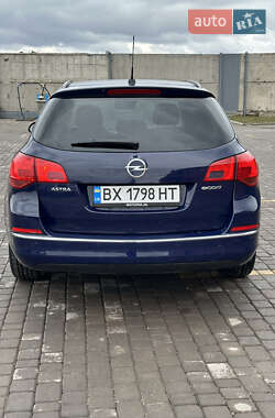 Универсал Opel Astra 2012 в 