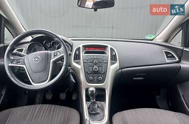 Хэтчбек Opel Astra 2011 в 