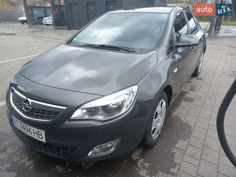 Opel Astra 2011